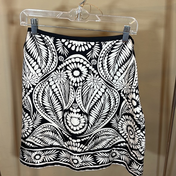 Banana Republic silk black and white skirt size 6 beautiful pattern lined career - Picture 3 of 11